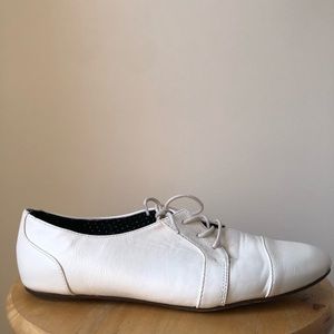 White loafers - 9 - lace up